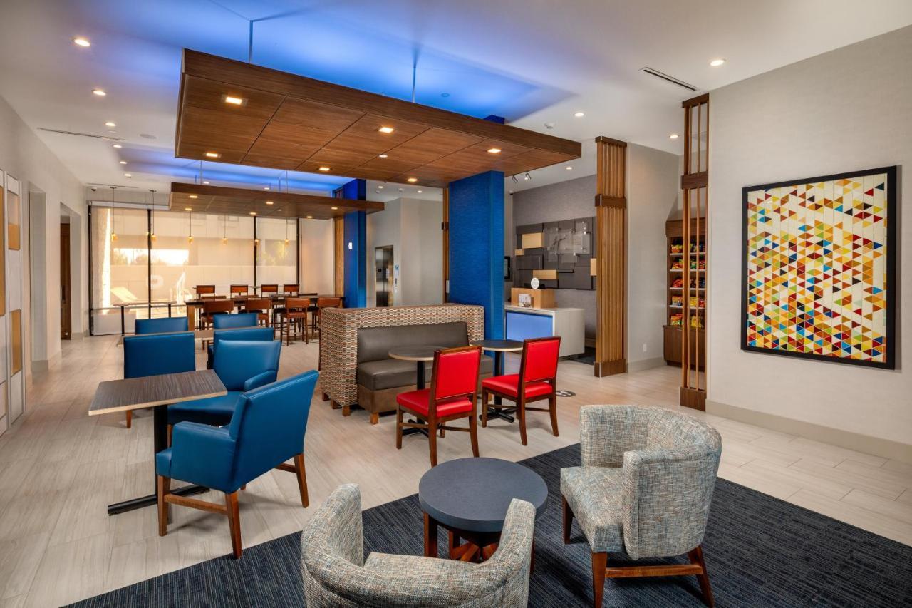 Holiday Inn Express & Suites Chatsworth By Ihg Los Angeles Eksteriør bilde