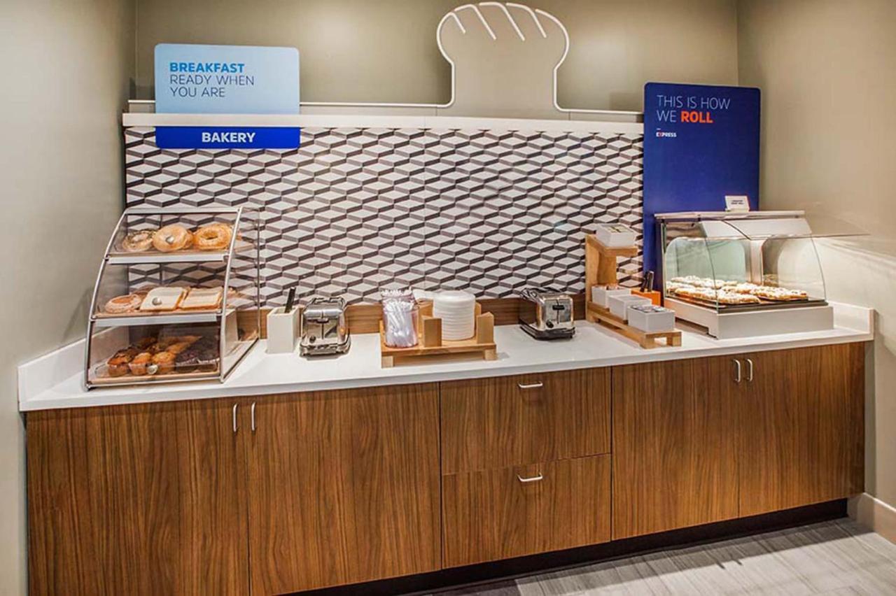 Holiday Inn Express & Suites Chatsworth By Ihg Los Angeles Eksteriør bilde