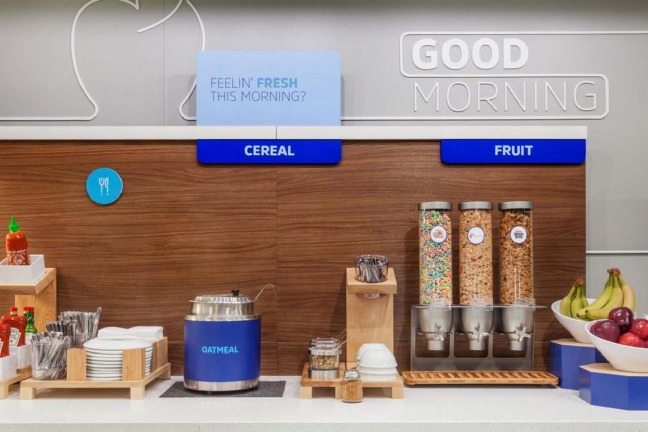 Holiday Inn Express & Suites Chatsworth By Ihg Los Angeles Eksteriør bilde