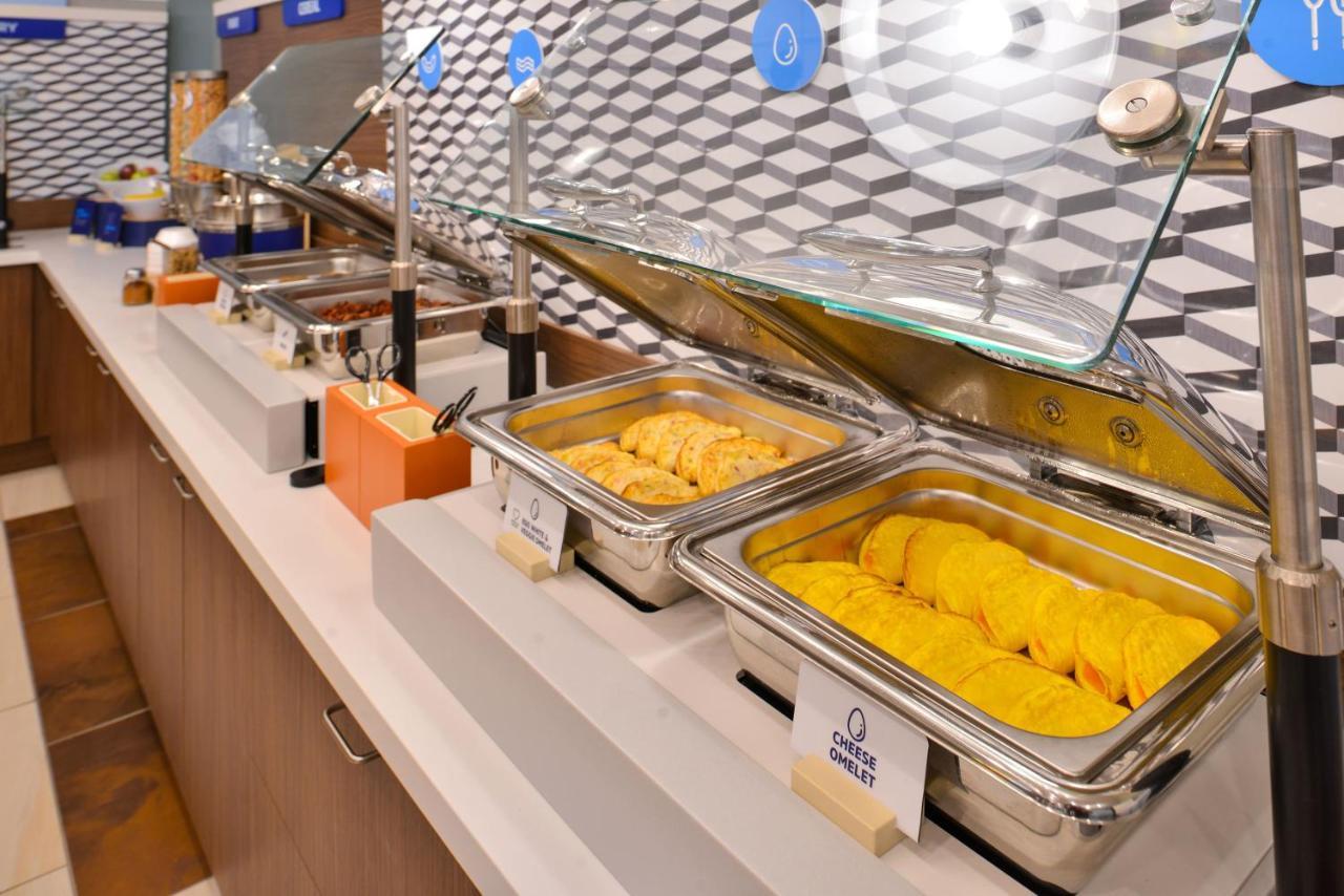 Holiday Inn Express & Suites Chatsworth By Ihg Los Angeles Eksteriør bilde