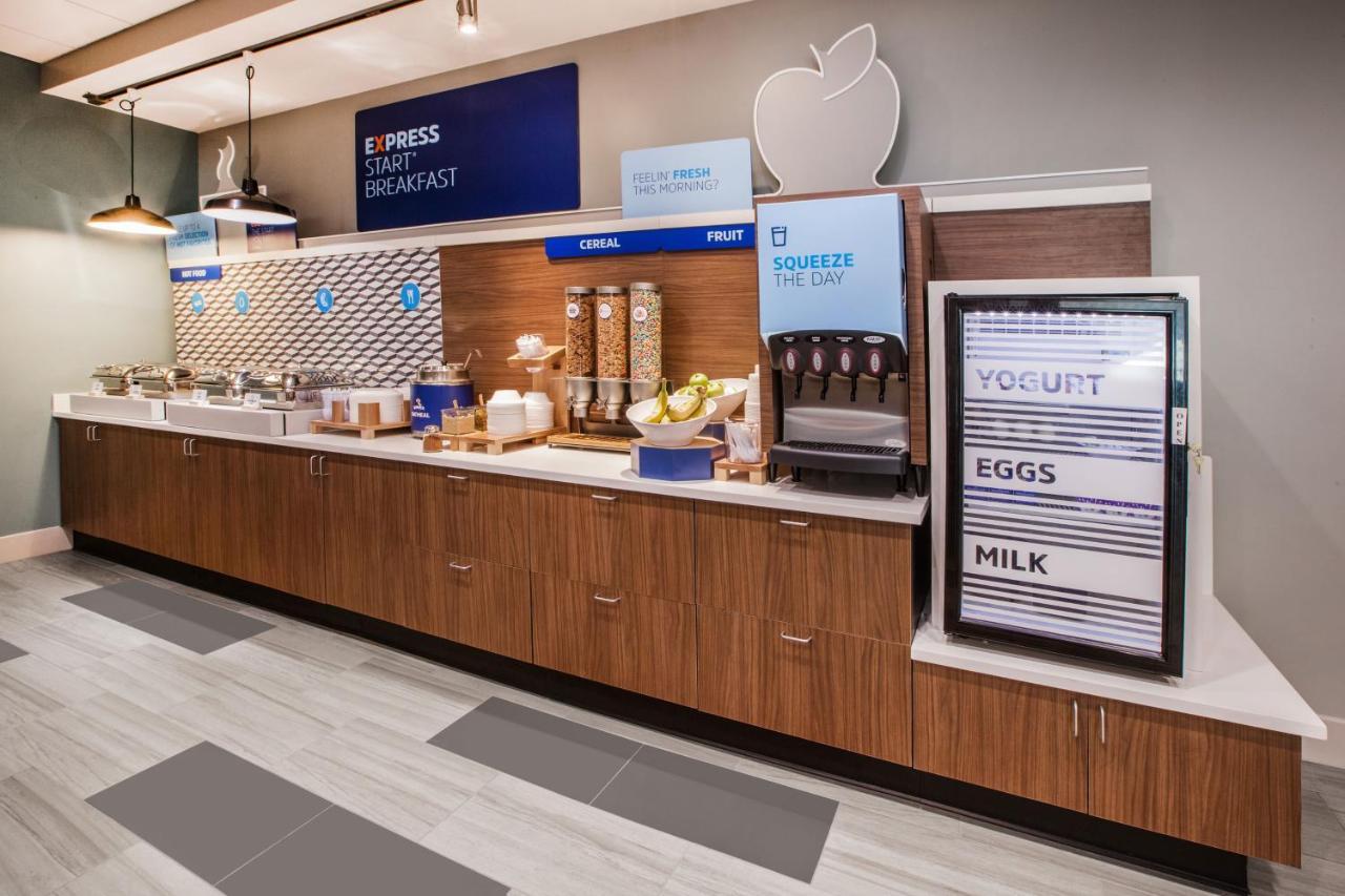 Holiday Inn Express & Suites Chatsworth By Ihg Los Angeles Eksteriør bilde