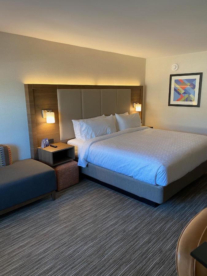 Holiday Inn Express & Suites Chatsworth By Ihg Los Angeles Eksteriør bilde